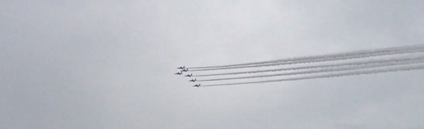 ブルーインパルスによる開会宣言飛行