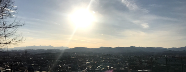 甲の原中学より遠く丹沢山系を望む