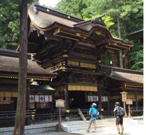 諏訪大社 下社秋宮