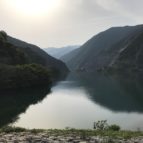 有馬ダムロックフィル頂上より西方を眺める