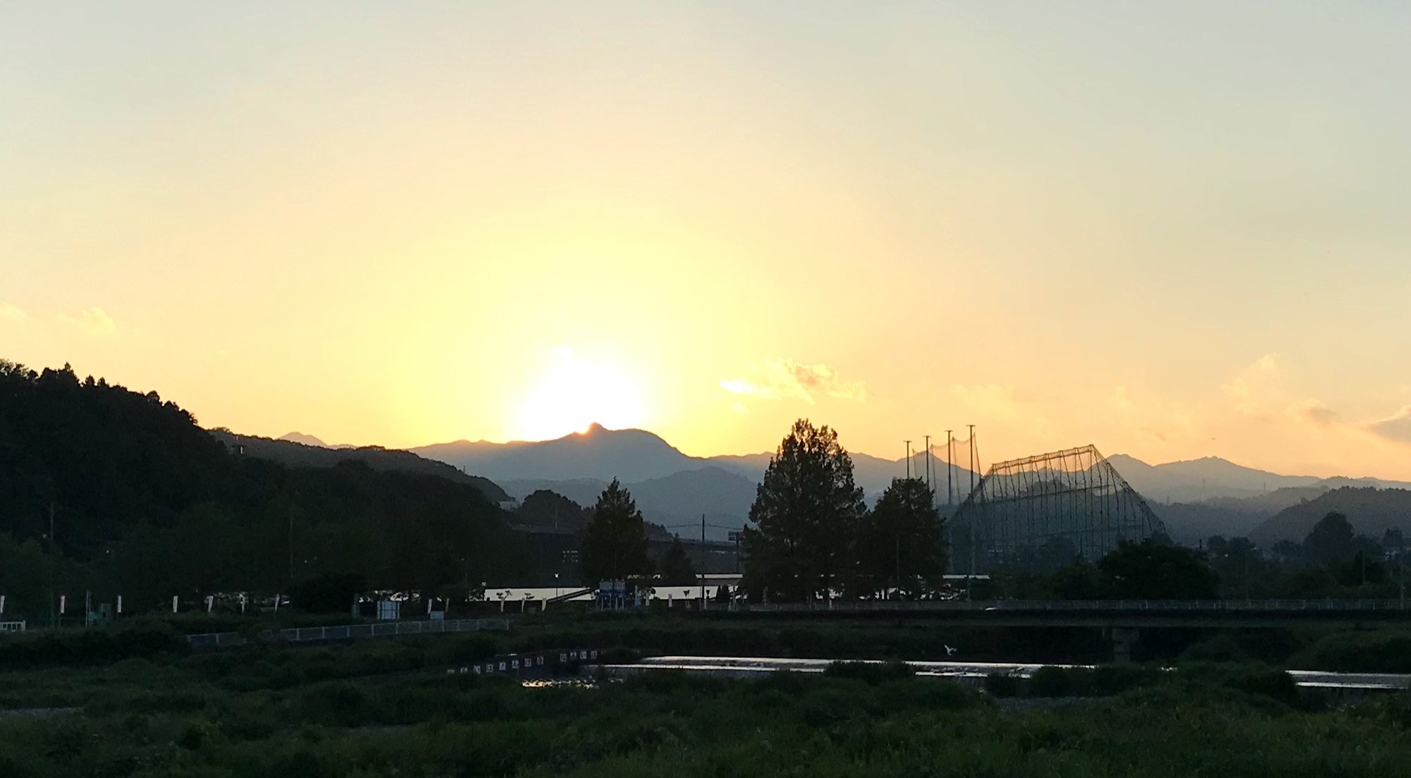 御岳山に沈む太陽