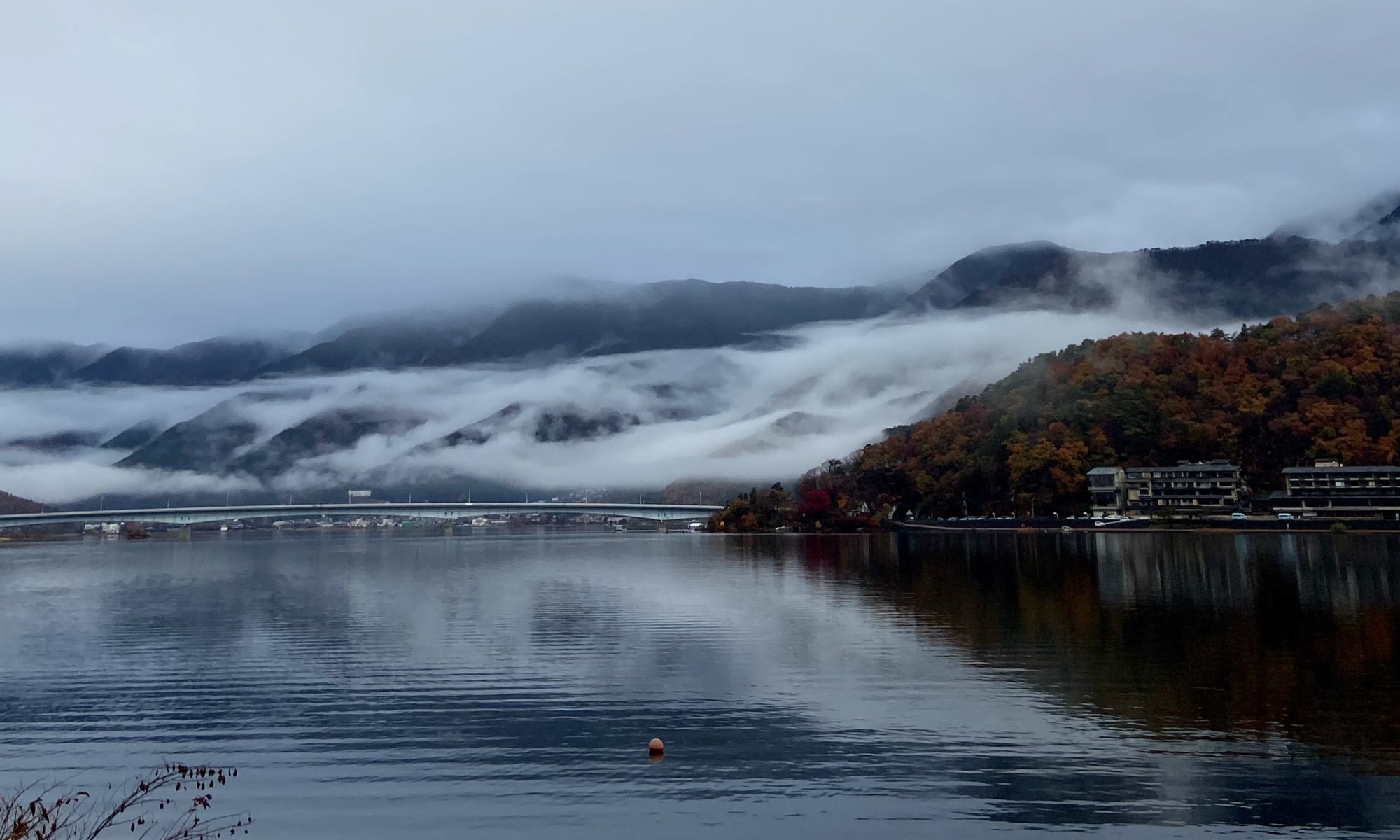 初秋の河口湖午前8時