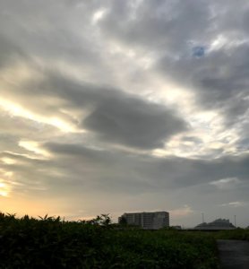風雲急を告げる朝