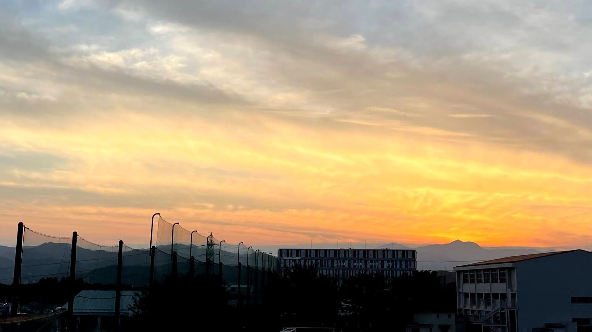 夕景色・遠く大岳・御岳山