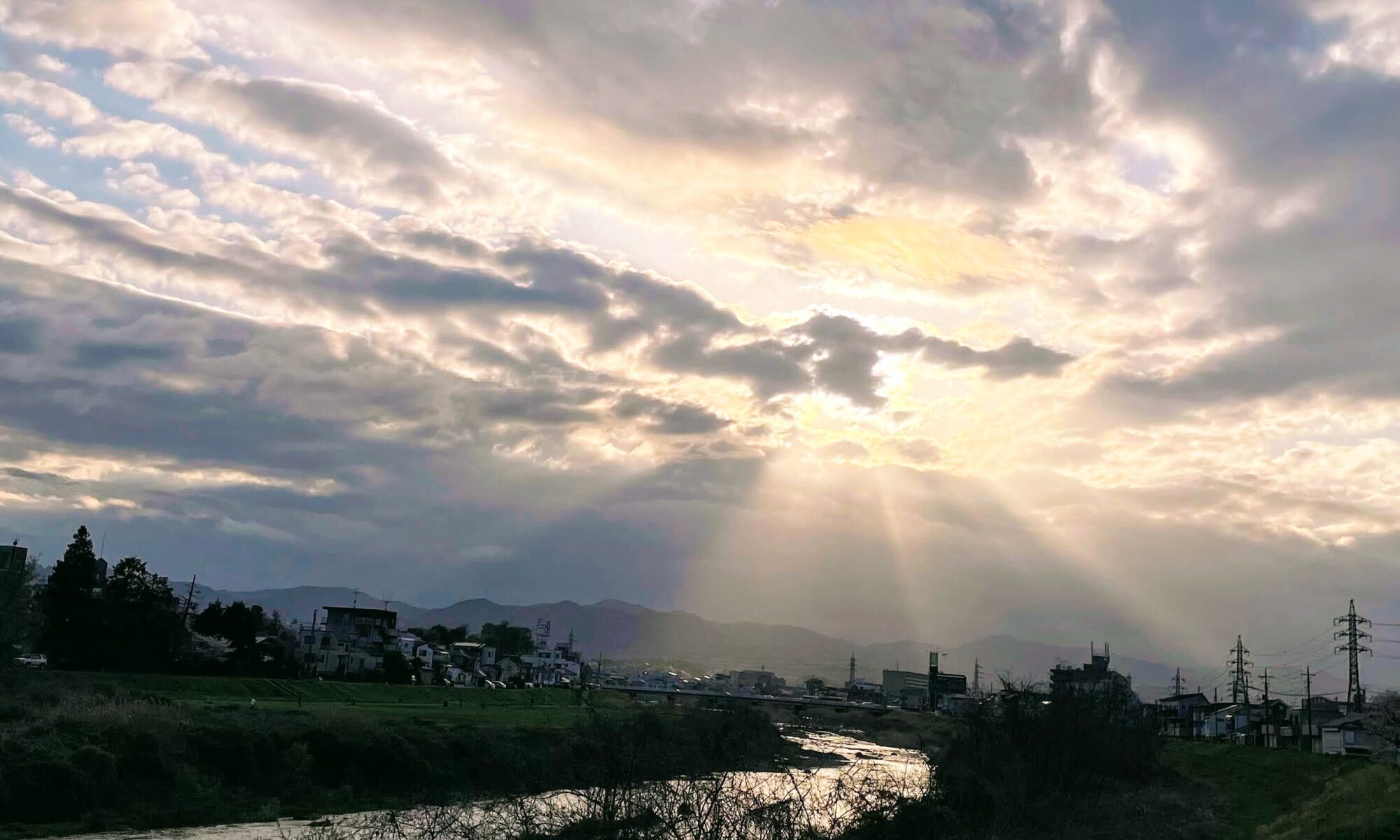 雲間から希望の光